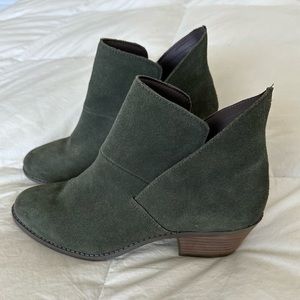 NWOT Green ankle booties